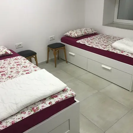 Studio Prazakova- 100m From The Train-bus Station *